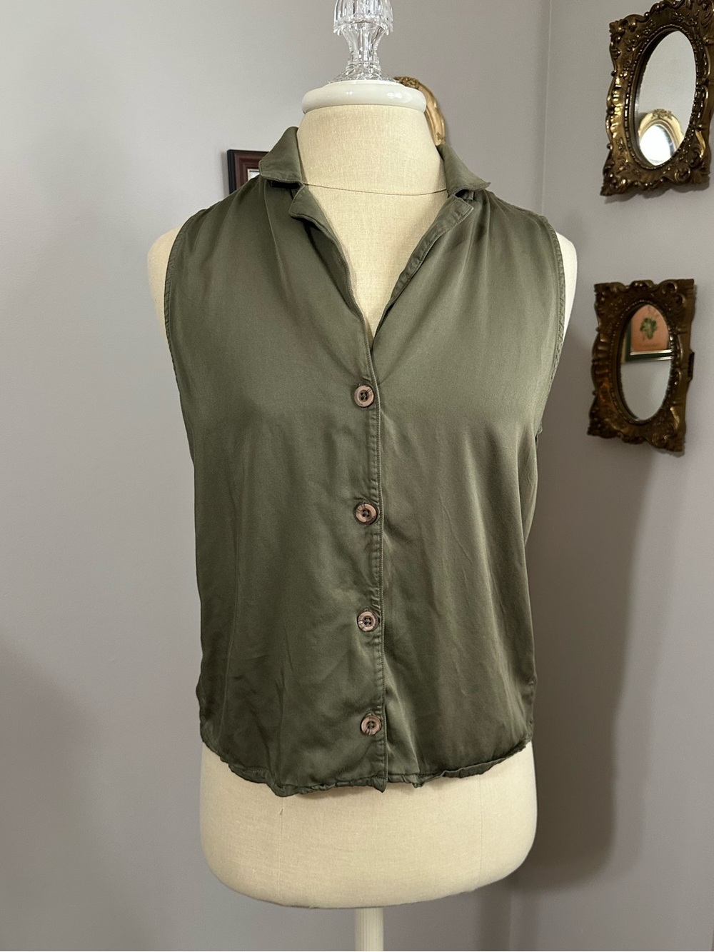 cloth & stone Sleeveless Button-Front Collared Top - Olive